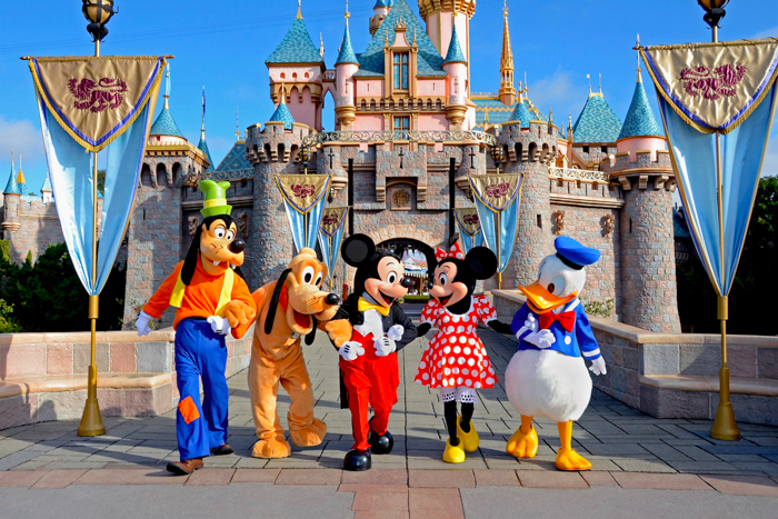 9 Reasons To Take Little Kids To Disneyland via christineknight.me