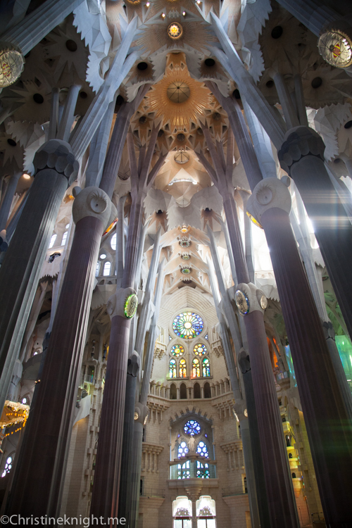 Sagrada Familia - Barcelona with kids via christineknight.me