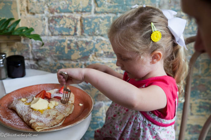 Eating Dinner With Kids While Travelling via christineknight.me