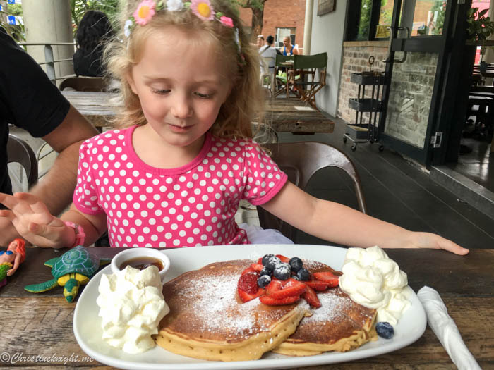 Eating Dinner With Kids While Travelling via christineknight.me