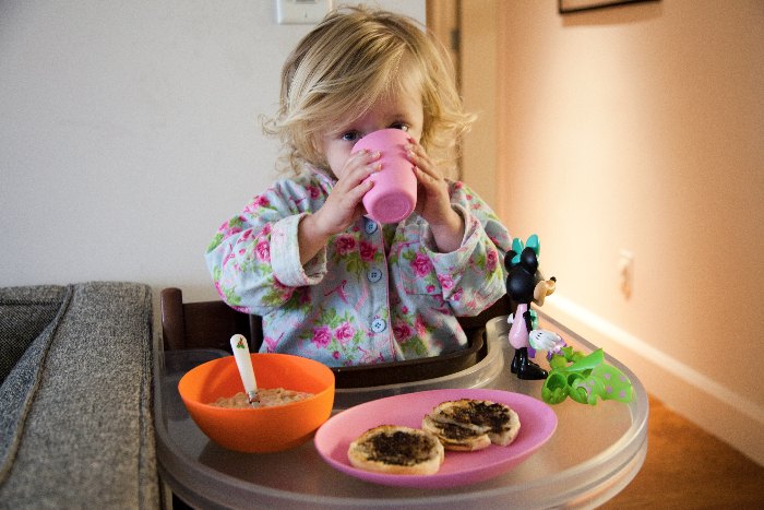 zoe b organics dish set and sand toys via brunchwithmybaby.com