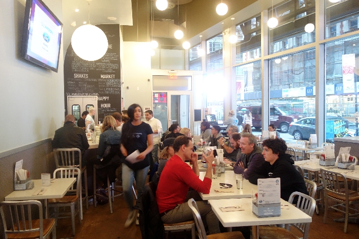 The Counter: #Kid-Friendly #Restaurants #midtown, #NYC via brunchwithmybaby.com