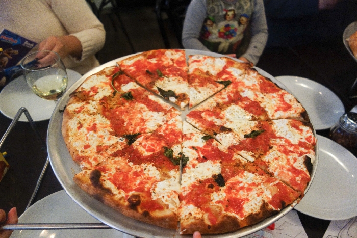 Juliana's #Pizza: #Kid-Friendly #Restaurants #DUMBO #Brooklyn #NYC via brunchwithmybaby.com