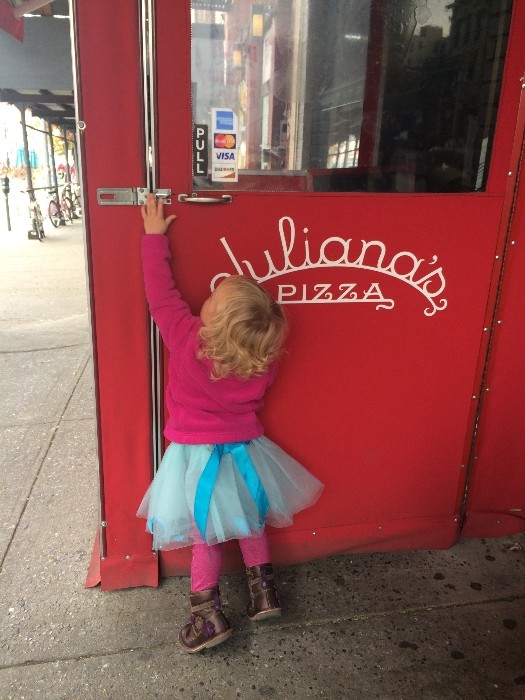 Juliana's #Pizza: #Kid-Friendly #Restaurants #DUMBO #Brooklyn #NYC via brunchwithmybaby.com