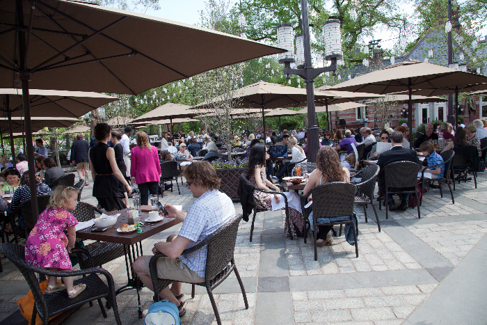 Tavern On The Green: #kidfriendly #restaurants #NYC via brunchwithmybaby.com