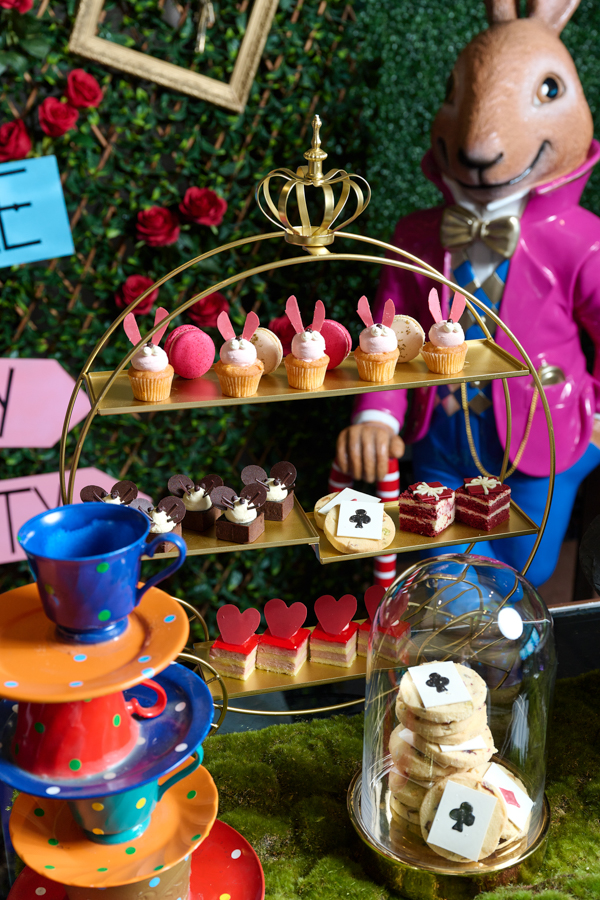 https://christineknight.me/wp-content/uploads/2023/03/Alice-in-Wonderland-High-Tea-Buffet-at-Shangri-La-Sydney-6-3.jpg